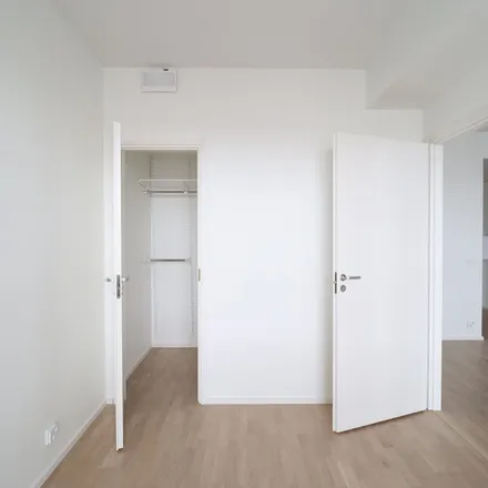 Rent this 3 bed apartment on Myyrmäentie 2e in 01600 Vantaa, Finland