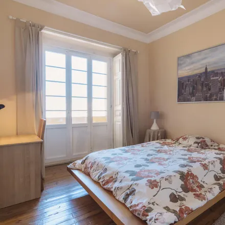 Rent this 4 bed room on Calçada de Palma de Baixo in 1600-177 Lisbon, Portugal