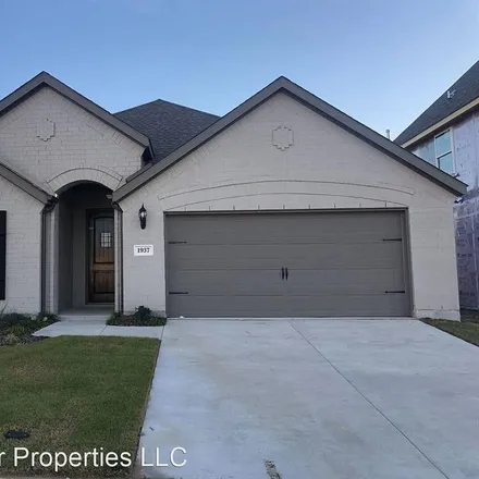 Rent this 5 bed house on 15 South Waco Street in Van Alstyne, TX 75495