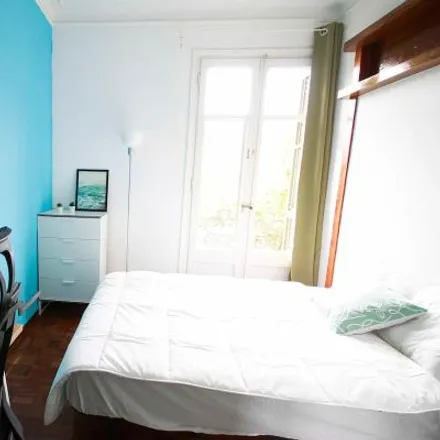 Rent this 3 bed room on Carrer de Calàbria in 98 B, 08001 Barcelona