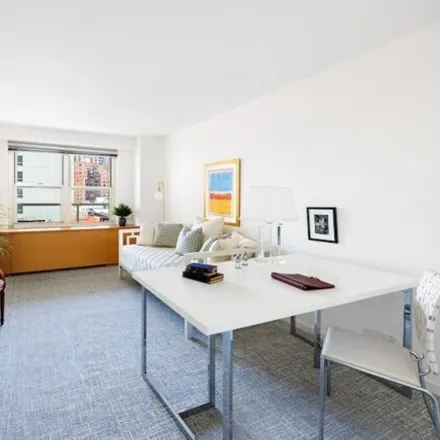 Image 7 - 305 East 24th Street, New York, NY 10010, USA - Apartment for sale