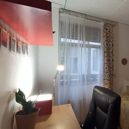 Rent this 5 bed room on Carrer de Maria Llàcer in 46008 Valencia, Spain