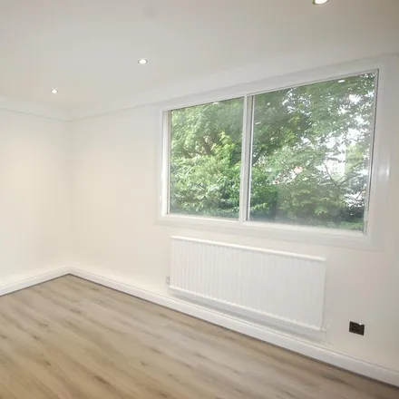 Image 5 - Durrels House, Warwick Gardens, London, W14 8PP, United Kingdom - Apartment for rent