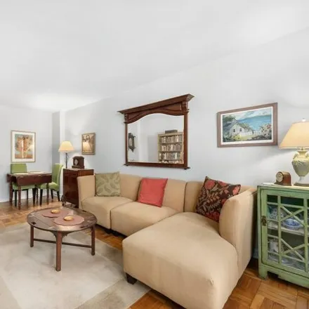 Image 2 - 415 East 85th Street, New York, NY 10028, USA - Apartment for sale