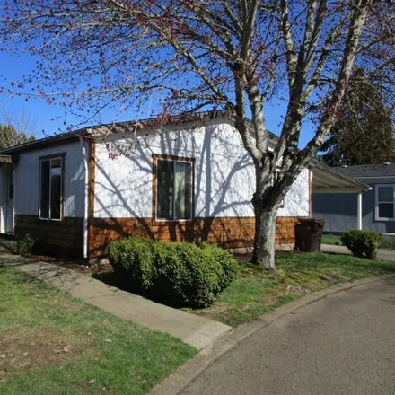 Buy this studio apartment on 835 Southeast 1st Avenue in Canby, OR 97013