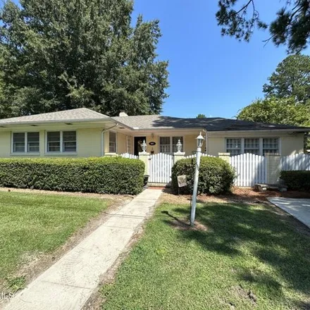 Image 1 - 918 Memorial Drive, Ahoskie, Hertford County, NC 27910, USA - House for sale