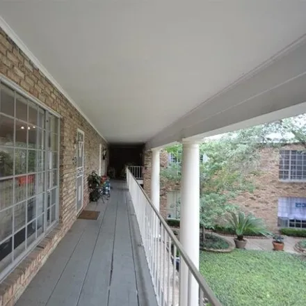 Image 4 - 2201 Fountain View Dr Unit 24, Houston, Texas, 77057 - Condo for rent