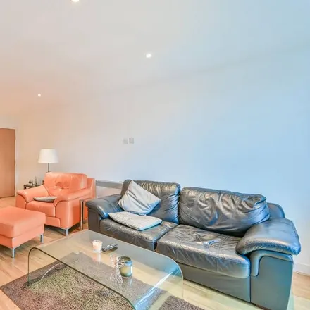 Rent this 2 bed apartment on Pinnacle Way in Ratcliffe, London