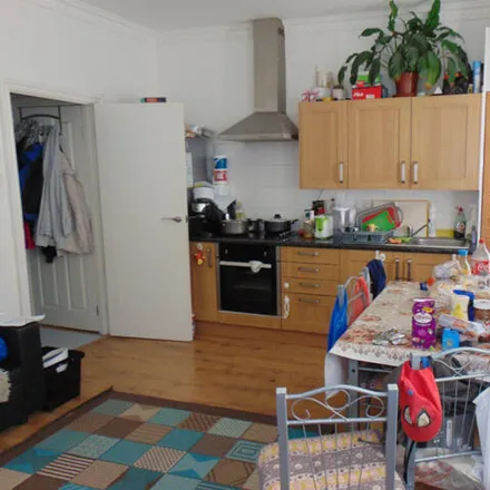 Image 3 - 14 Wythes Road, London, E16 2DN, United Kingdom - Apartment for sale