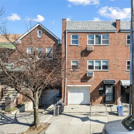 Buy this 4 bed house on 1810 Bogart Avenue in New York, NY 10462