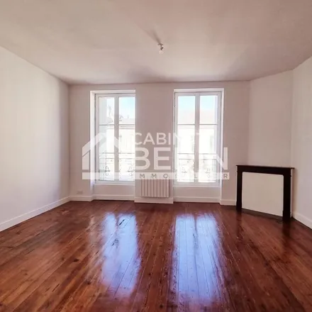 Image 4 - 22 Place de la Victoire, 33000 Bordeaux, France - Apartment for rent