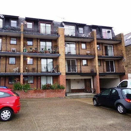 Buy this 1 bed apartment on Leighville Grove in Leigh on Sea, SS9 2AY