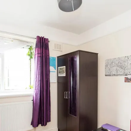 Rent this 5 bed apartment on 27 Hilary Road in London, W12 0QB