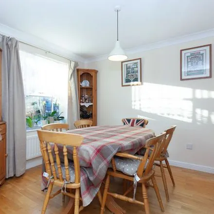 Rent this 4 bed apartment on William Close in Banbury, OX16 0UE