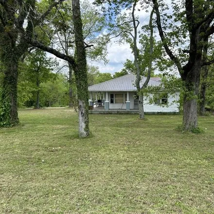 Image 1 - Linden Highway, Hohenwald, TN 38462, USA - House for sale