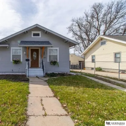 Buy this 3 bed house on 863 South 34th Street in Lincoln, NE 68510