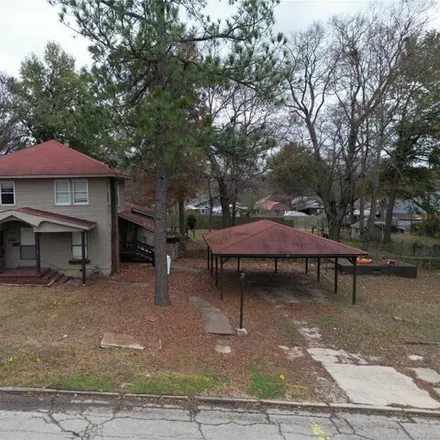 Buy this 3 bed house on 1154 East 9th Street in Okmulgee, OK 74447
