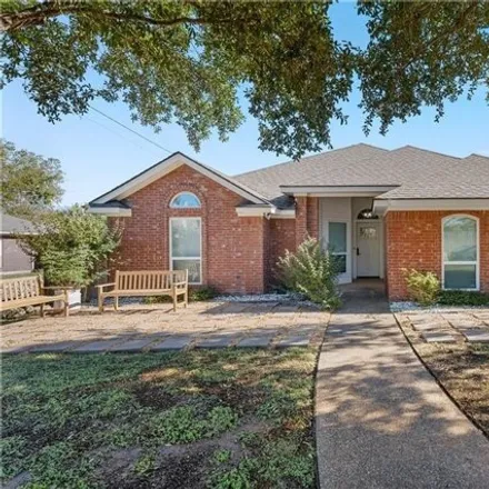 Buy this 4 bed house on 822 Tahoe Trail in Hewitt, McLennan County