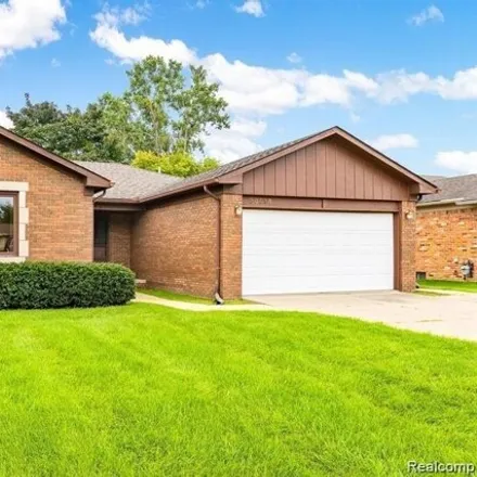Image 1 - 34820 Lakewood Street, Chesterfield Shores, Chesterfield Charter Township, MI 48047, USA - House for rent