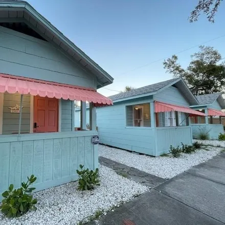 Rent this studio house on 487 15th Avenue South in Saint Petersburg, FL 33701