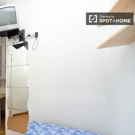 Rent this 3 bed room on Madrid in Centro de Servicios Sociales Marta Esquivías, Calle Pontevedra