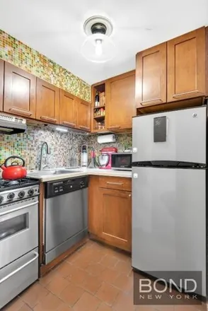 Image 5 - 169 W 73rd St Apt 6, New York, 10023 - Apartment for sale