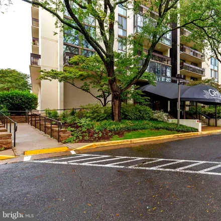 Image 2 - The Green House Condominium, 5300 Holmes Run Parkway, Alexandria, VA 22304, USA - Condo for sale