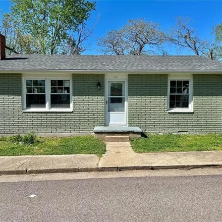 Buy this 2 bed house on 434 East 2nd Street in Salem, MO 65560