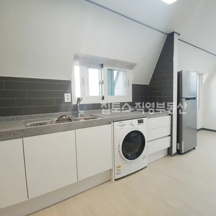 Rent this studio apartment on 서울특별시 은평구 역촌동 50-27