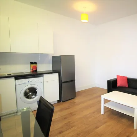 Image 6 - Hyde Park Terrace, Leeds, LS6 1AG, United Kingdom - Apartment for rent