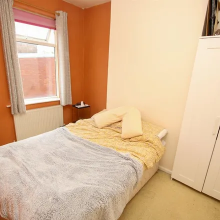 Image 5 - Woodfield Grove, Eccles, M30 8GT, United Kingdom - Apartment for rent