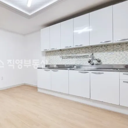 Rent this 3 bed apartment on 서울특별시 송파구 가락동 91-12