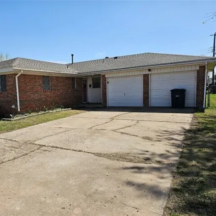 Rent this 3 bed house on 4704 Ridgeway Drive in Del City, OK 73115