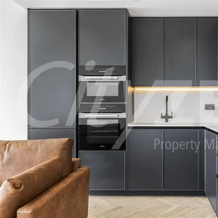 Image 2 - Valencia Tower, 3 City Road, London, EC1V 2AP, United Kingdom - Apartment for rent