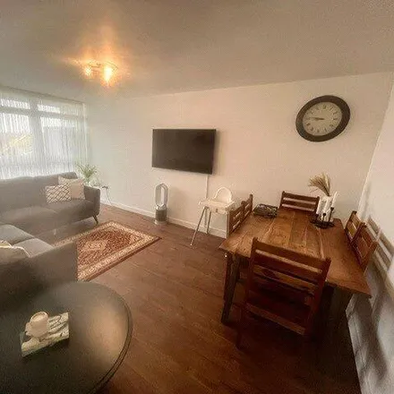 Rent this 2 bed room on Woburn Tower in Radcliffe Way, London