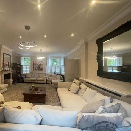 Rent this 4 bed duplex on Hardwicke Road in London, W4 5EA