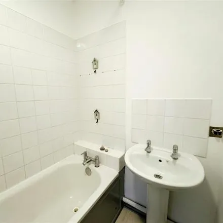 Image 5 - Queens House, 107 Pevensey Road, St Leonards, TN38 0LS, United Kingdom - Apartment for sale