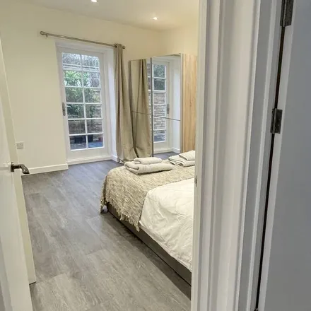 Rent this 5 bed house on London in N1 1PU, United Kingdom