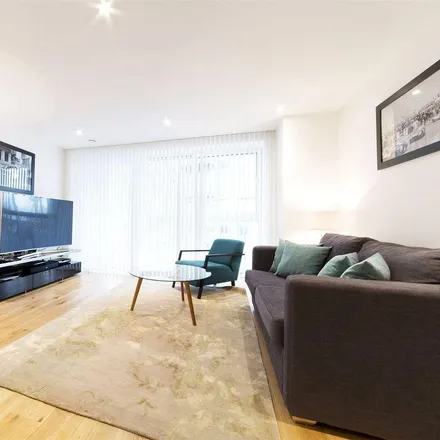 Rent this 3 bed apartment on Rise Climbing in Hoy Street, London