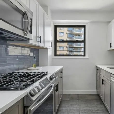 Image 2 - 1020 Grand Concourse, New York, NY 10456, USA - Apartment for sale