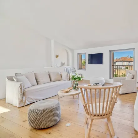 Rent this 3 bed apartment on Artisans Couvreurs Var D. Inglese in 9 Boulevard Louis Blanc, 83990 Saint-Tropez