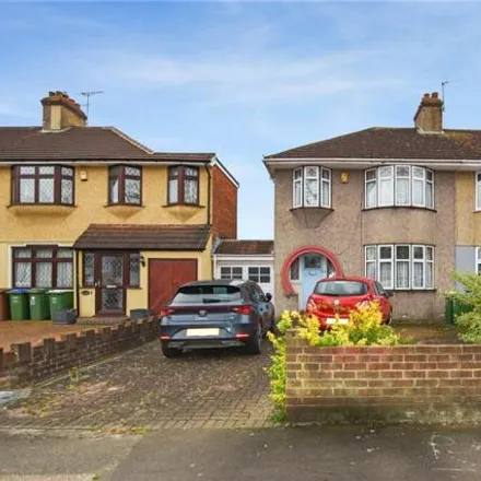 Buy this 3 bed duplex on Hythe Avenue in London, DA7 5HG