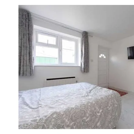 Image 12 - The Vale, Hendon Way, Childs Hill, London, NW2 2NA, United Kingdom - Apartment for rent