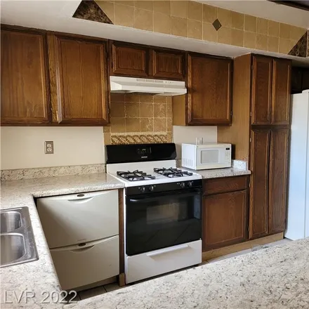 Image 3 - 4958 Schumann Drive, Spring Valley, NV 89146, USA - Townhouse for sale