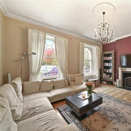 Rent this 4 bed townhouse on 29 Aberdeen Place in London, NW8 8JR