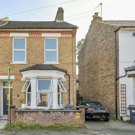 Rent this 3 bed duplex on Eastbourne Road in TW8 9PG, United Kingdom