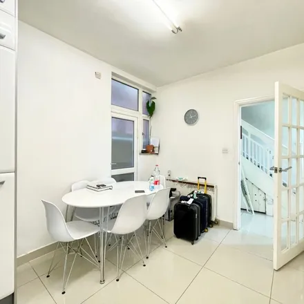 Image 3 - Ambrose Avenue, London, NW11 9AN, United Kingdom - Duplex for rent