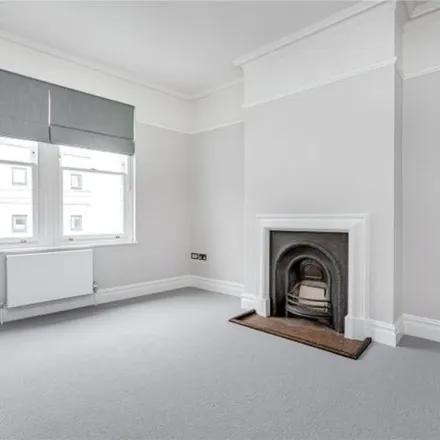 Rent this 4 bed apartment on Taybridge Road in London, SW11 5PX