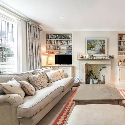 Rent this 2 bed apartment on Brompton Cemetery in Coleherne Road, London