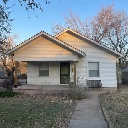 Buy this 2 bed house on 720 East Broadway Avenue in Ponca City, OK 74601